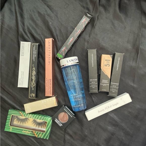 Makeup Bundle - Picture 9 of 9